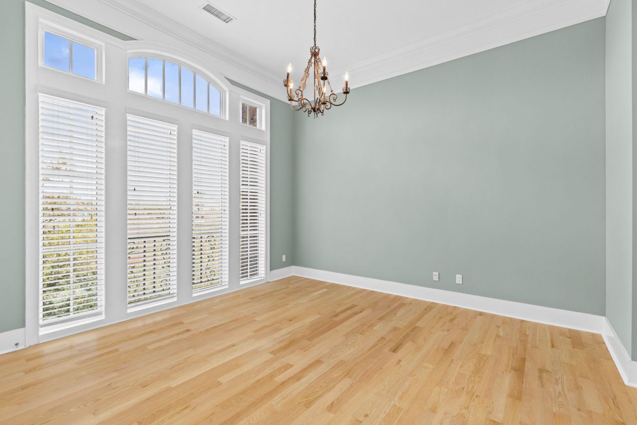 124 Fairbanks Oak Alley Photo 31