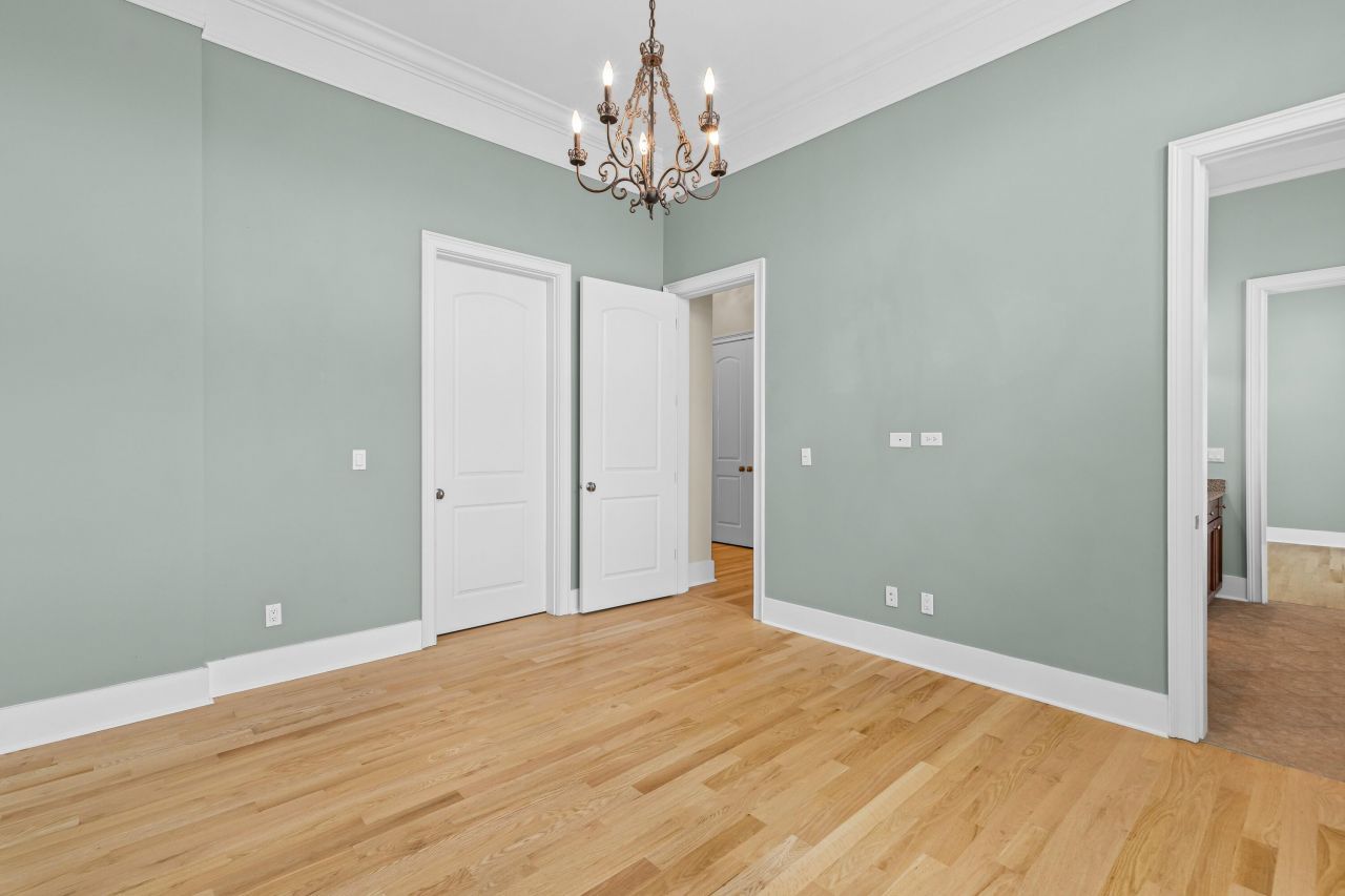 124 Fairbanks Oak Alley Photo 33