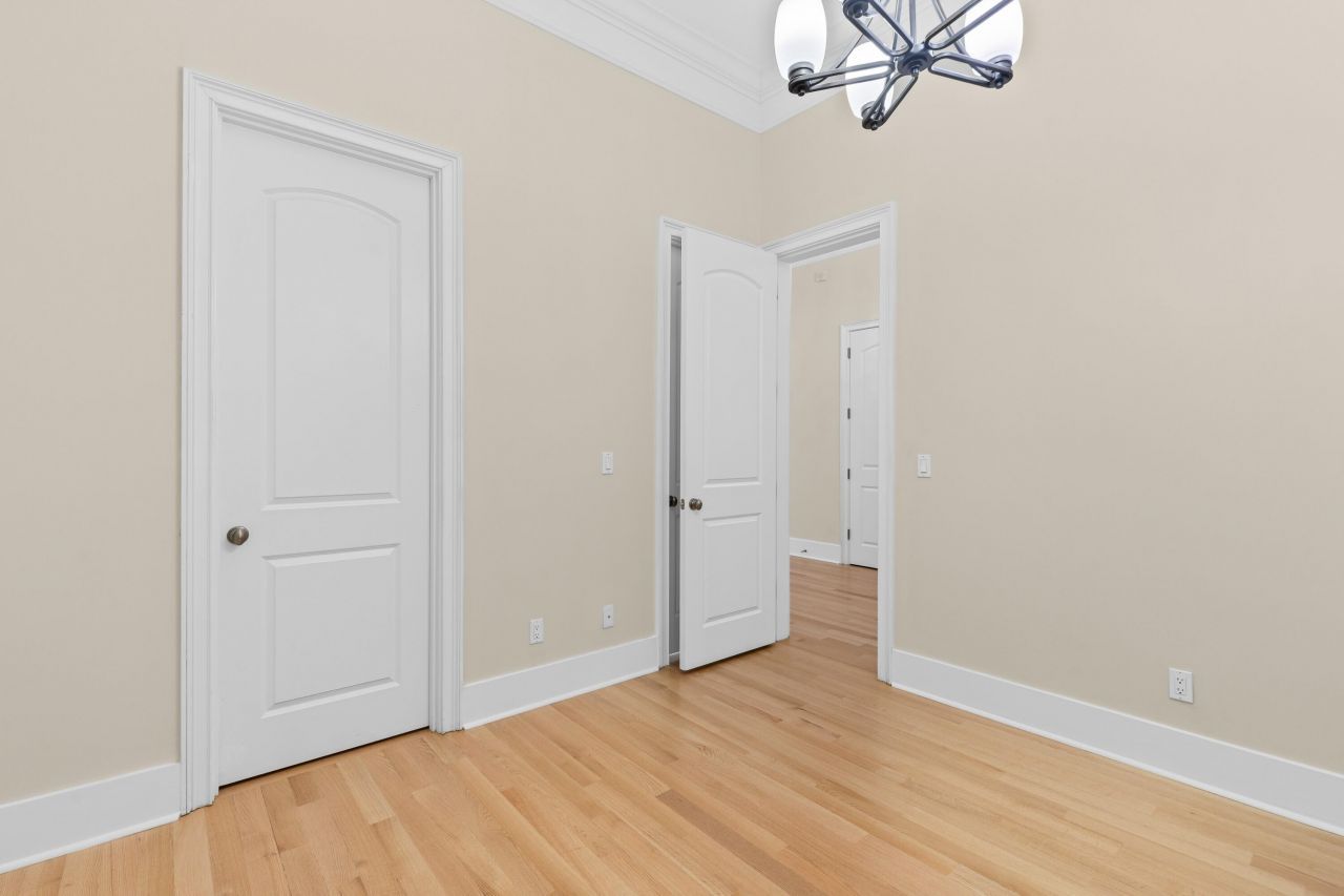 124 Fairbanks Oak Alley Photo 37