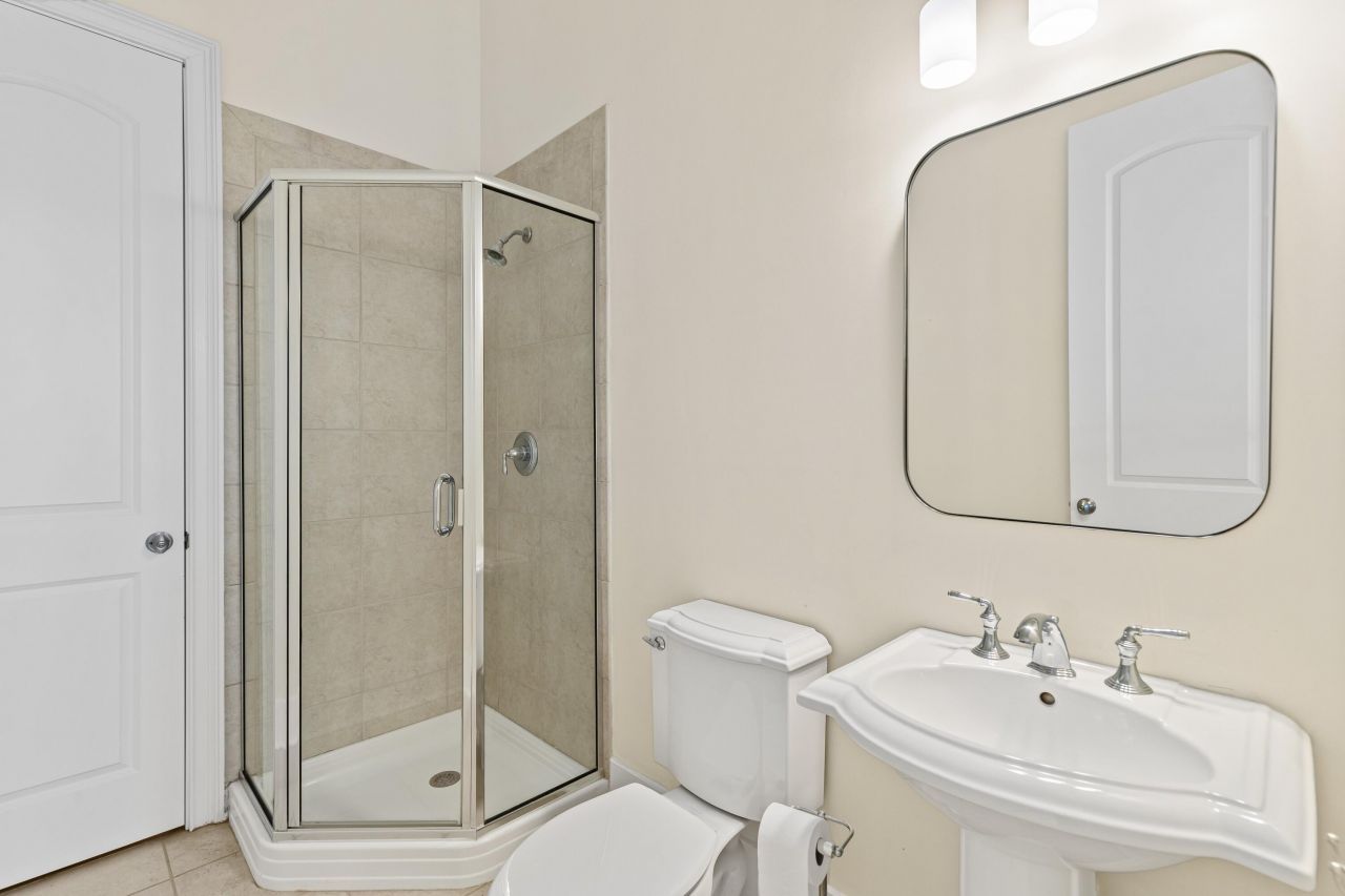 124 Fairbanks Oak Alley Photo 38