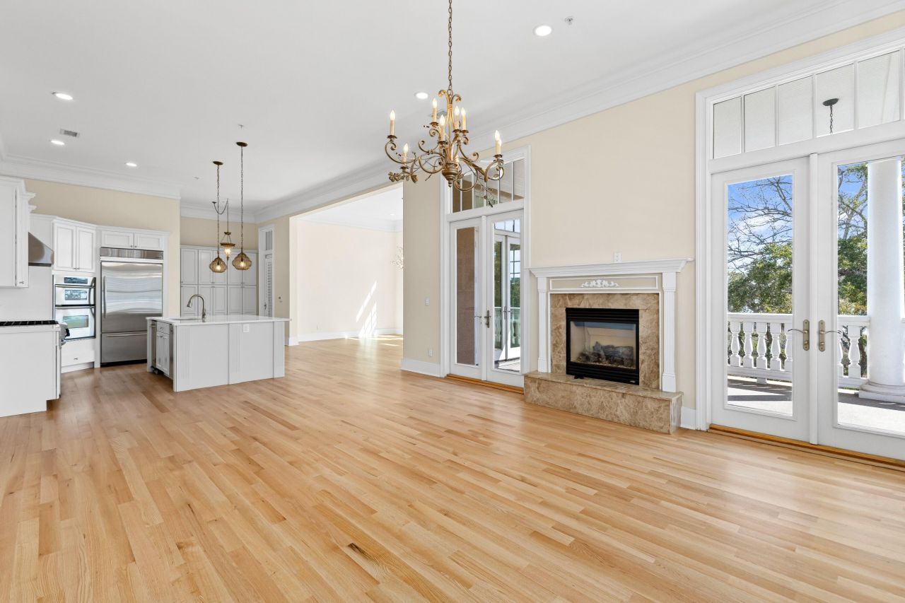 124 Fairbanks Oak Alley Photo 4