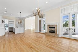 124 Fairbanks Oak Alley photo 4