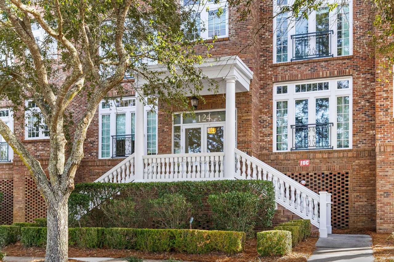 124 Fairbanks Oak Alley Photo 46