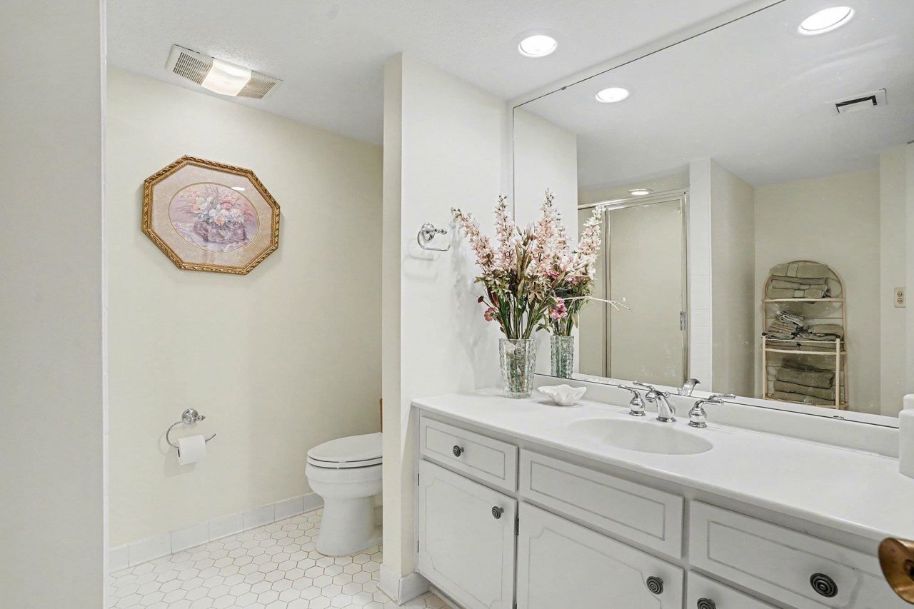 9650 Shore Dr. Photo 16