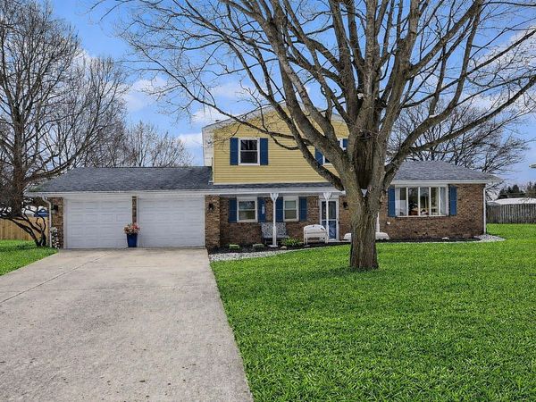 6033 Clearbrook Drive, Stevensville, MI 49127