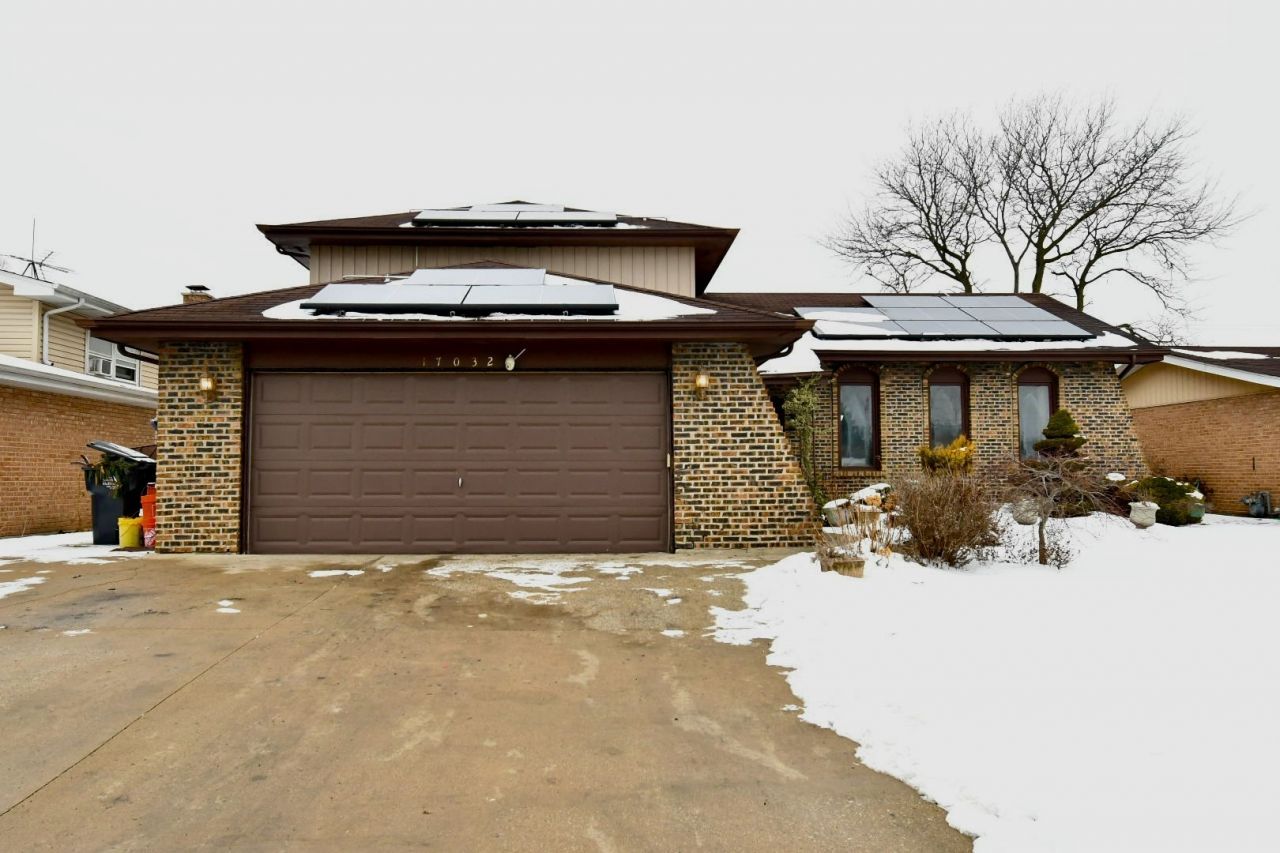 17032 Cregier Avenue, South Holland, IL 60473 Main Photo