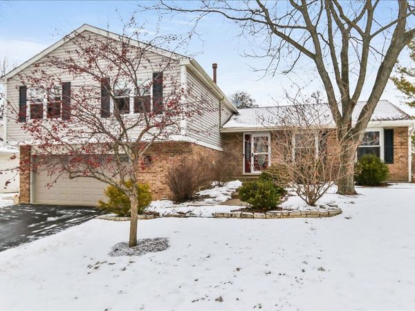 800 Windemere Lane, Lake Zurich, IL 60047