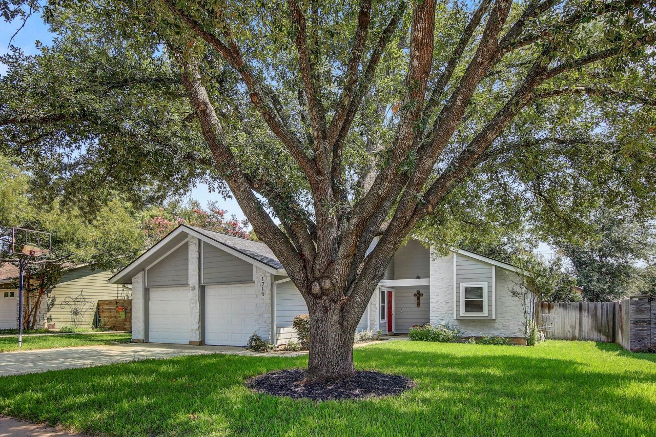 1715 Foxfire Dr, Round Rock, TX 78681 Main Photo