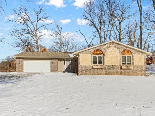 5885 Hidden Oaks Circle SE, Prior Lake, MN 55372