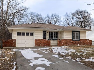 5869 N Oakley Avenue, Kansas City, MO 64119