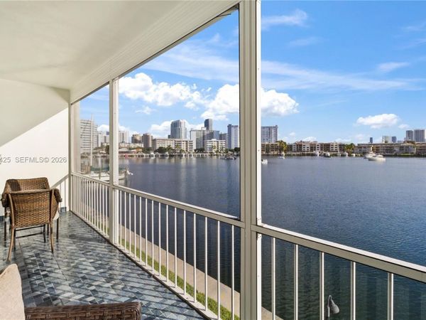 2200 Diana Dr , Unit 205, Hallandale Beach, FL 33009