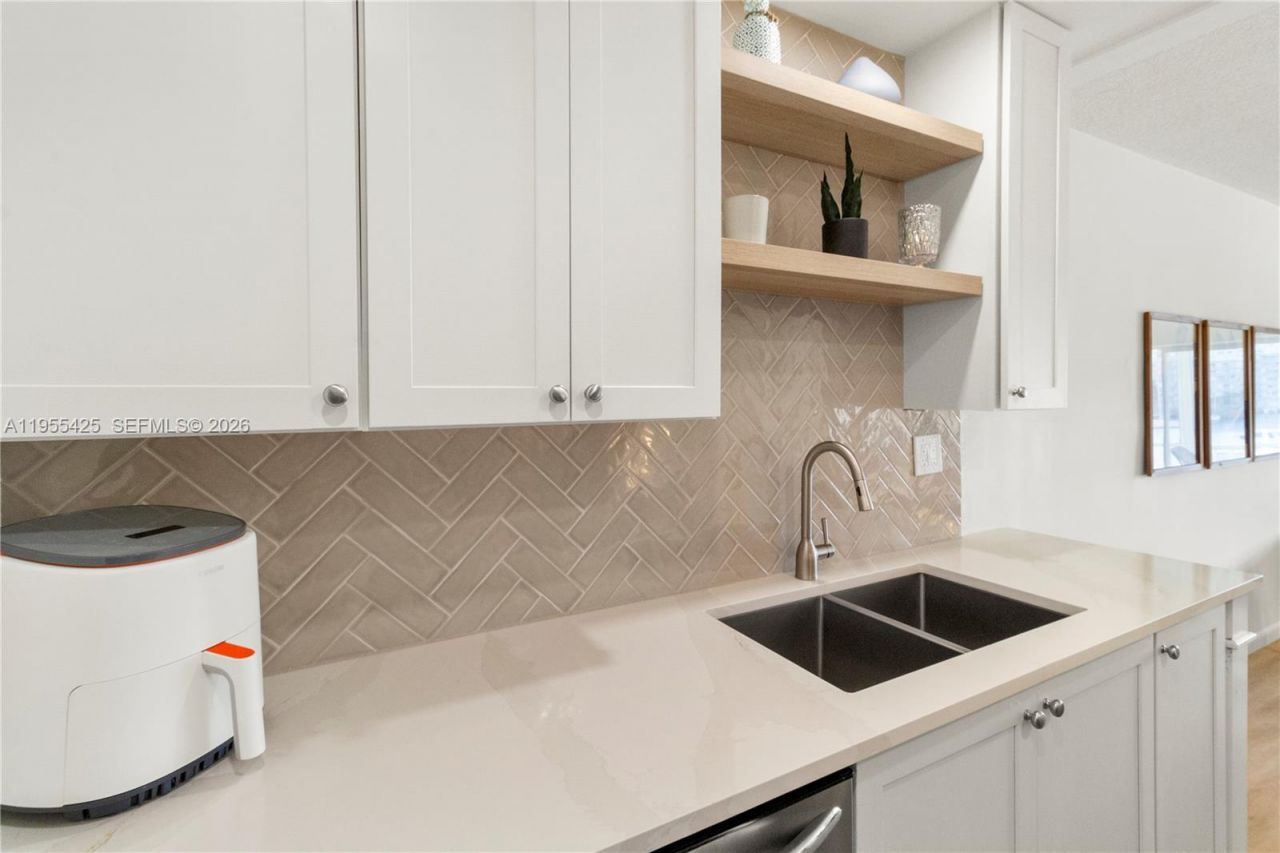 2200 Diana Dr , Unit 205, Hallandale Beach, FL 33009 Photo