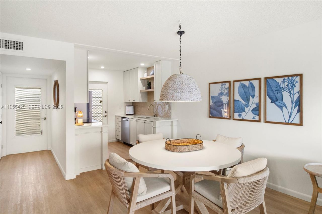 2200 Diana Dr , Unit 205, Hallandale Beach, FL 33009 Photo