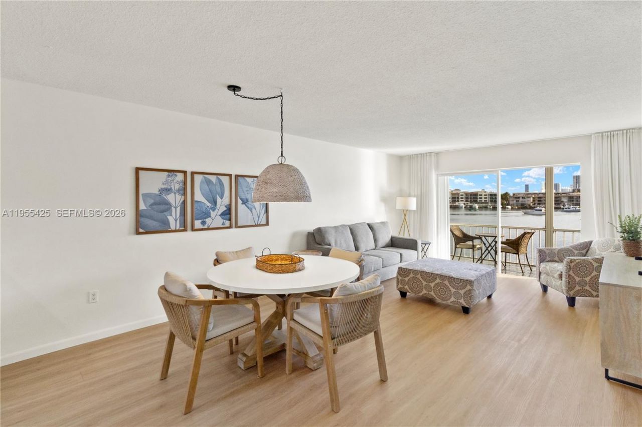 2200 Diana Dr , Unit 205, Hallandale Beach, FL 33009 Photo