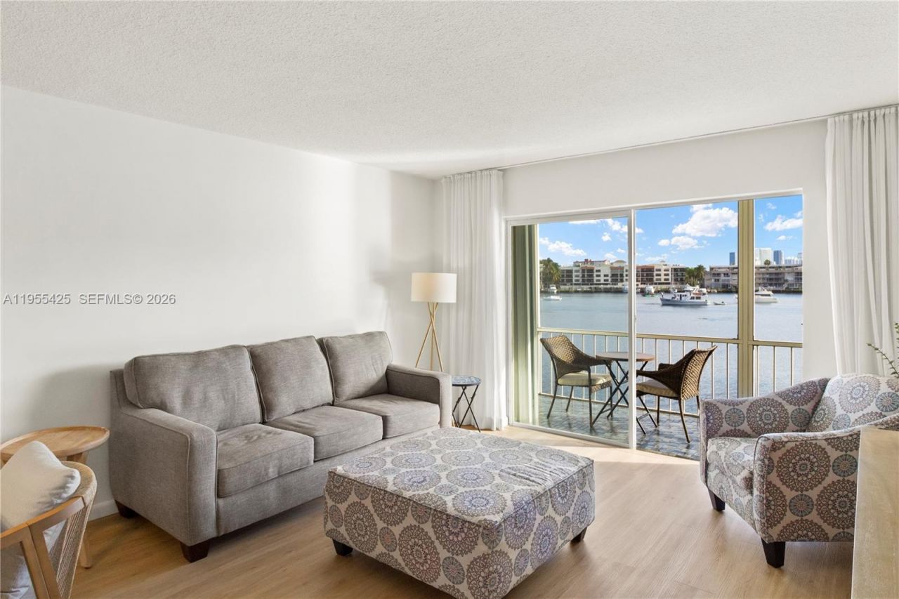 2200 Diana Dr , Unit 205, Hallandale Beach, FL 33009 Photo