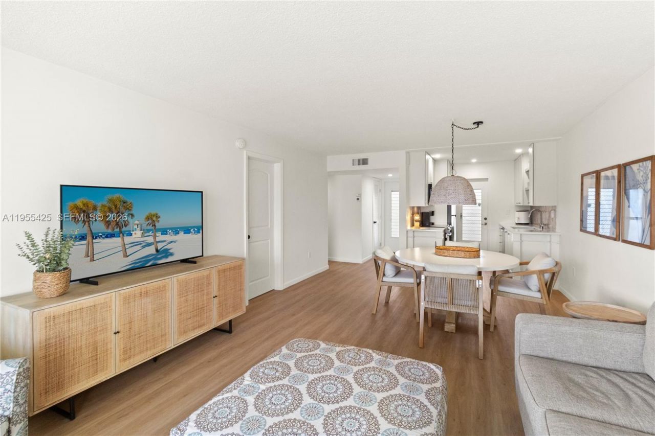 2200 Diana Dr , Unit 205, Hallandale Beach, FL 33009 Photo