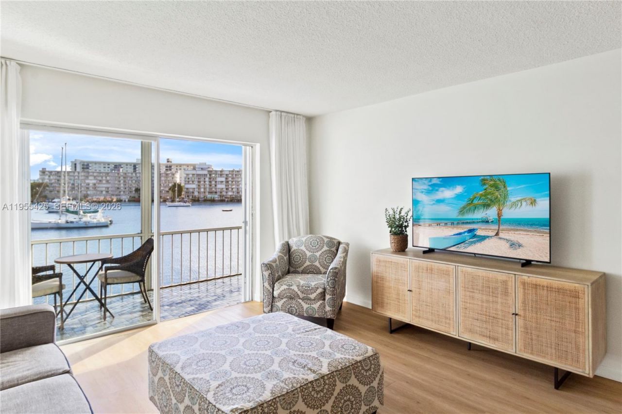 2200 Diana Dr , Unit 205, Hallandale Beach, FL 33009 Photo