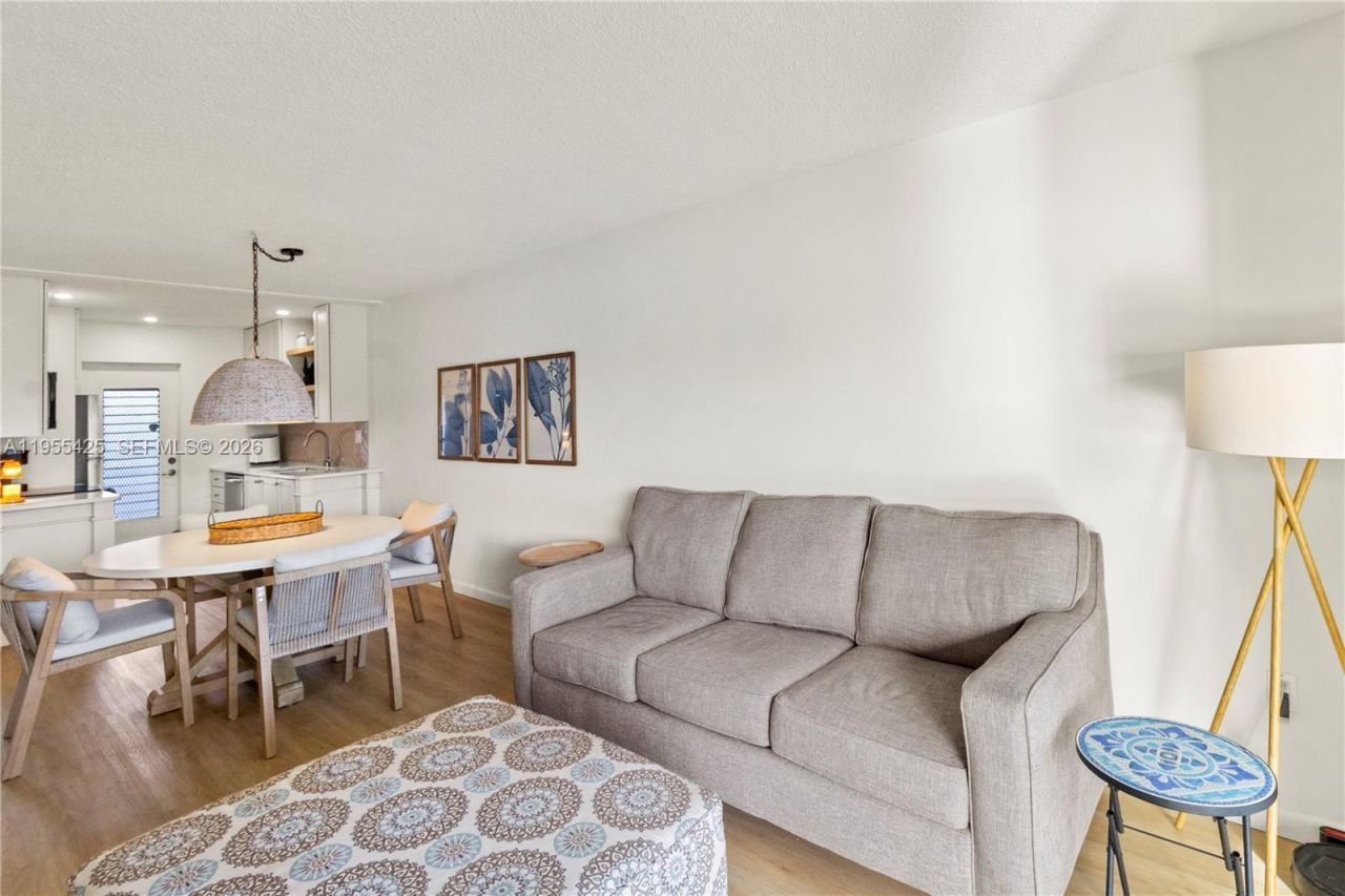 2200 Diana Dr , Unit 205, Hallandale Beach, FL 33009 Photo