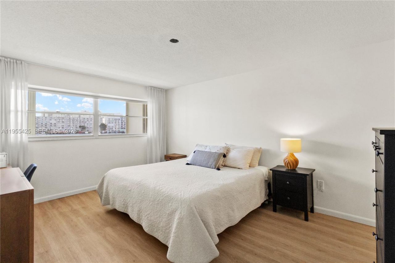 2200 Diana Dr , Unit 205, Hallandale Beach, FL 33009 Photo