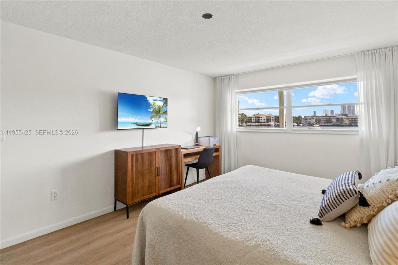 2200 Diana Dr , Unit 205, Hallandale Beach, FL 33009 Photo