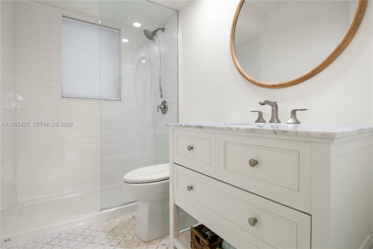 2200 Diana Dr , Unit 205, Hallandale Beach, FL 33009 Photo