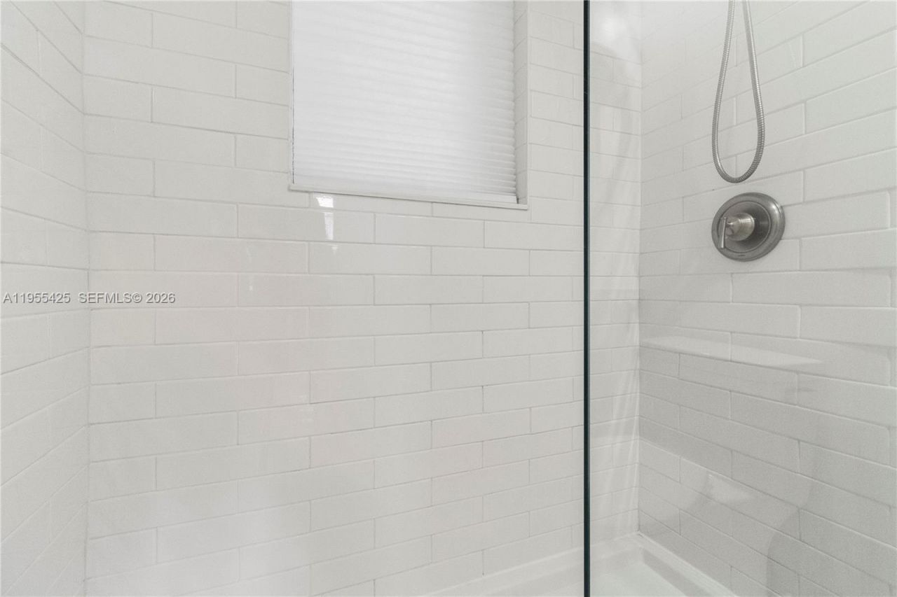 2200 Diana Dr , Unit 205, Hallandale Beach, FL 33009 Photo