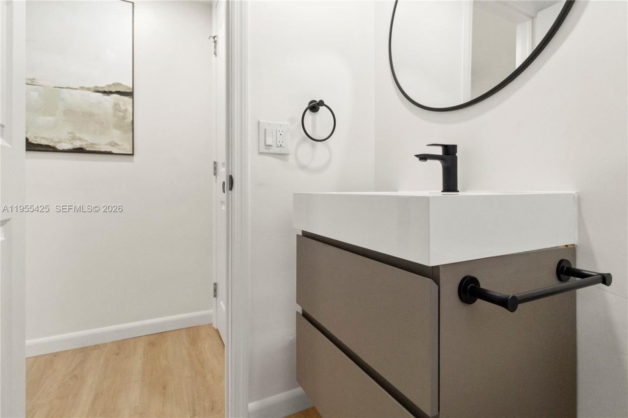 2200 Diana Dr , Unit 205, Hallandale Beach, FL 33009 Photo