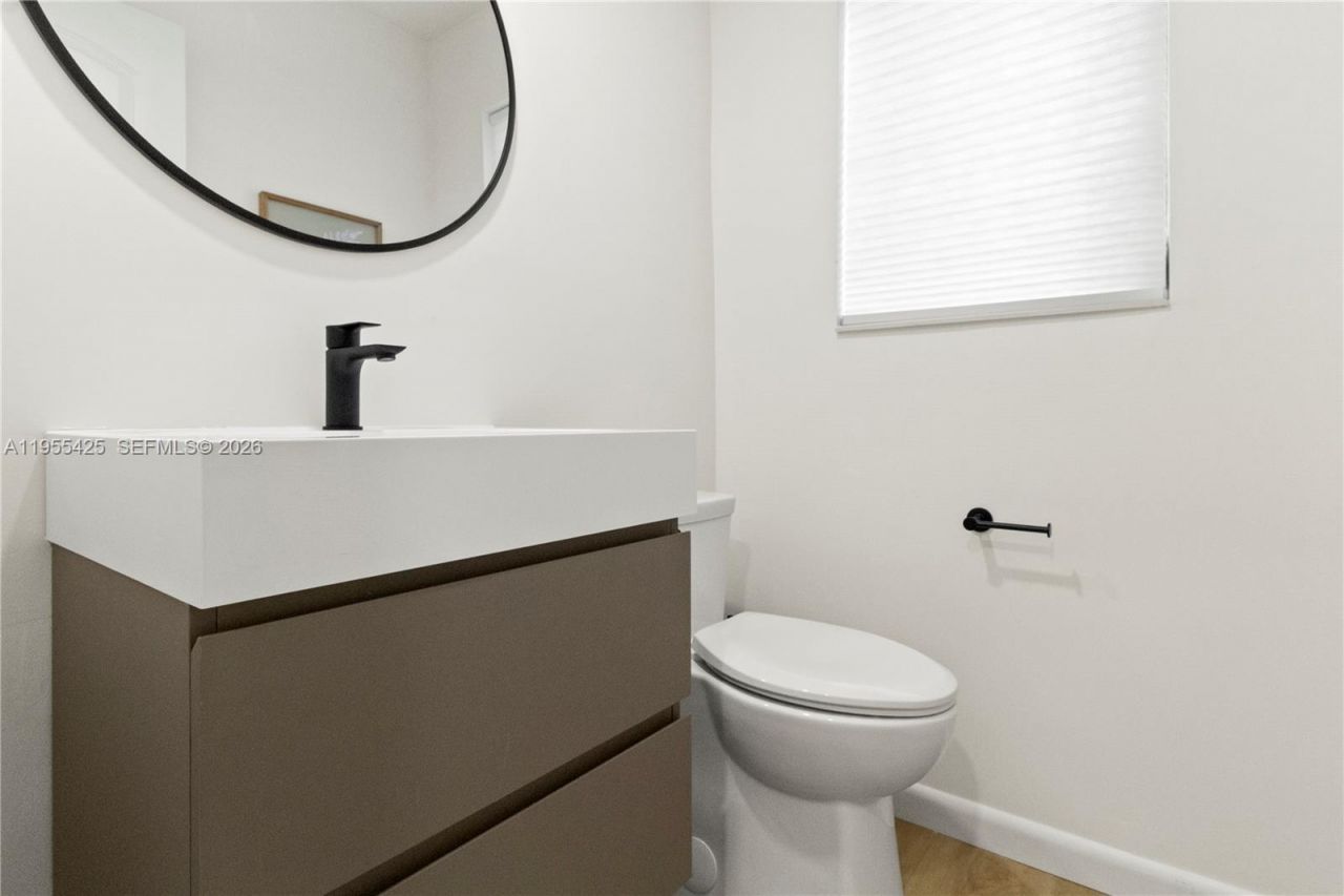 2200 Diana Dr , Unit 205, Hallandale Beach, FL 33009 Photo