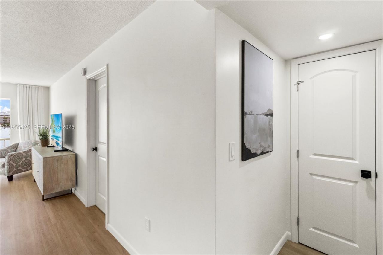 2200 Diana Dr , Unit 205, Hallandale Beach, FL 33009 Photo