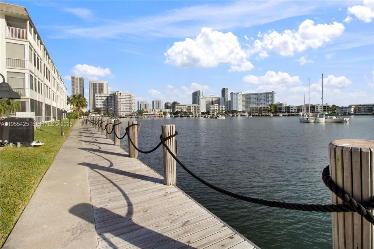 2200 Diana Dr , Unit 205, Hallandale Beach, FL 33009 Photo