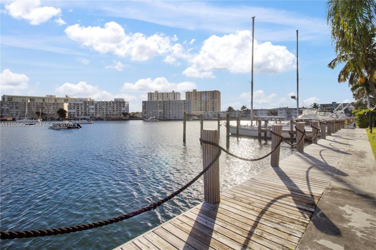 2200 Diana Dr , Unit 205, Hallandale Beach, FL 33009 Photo