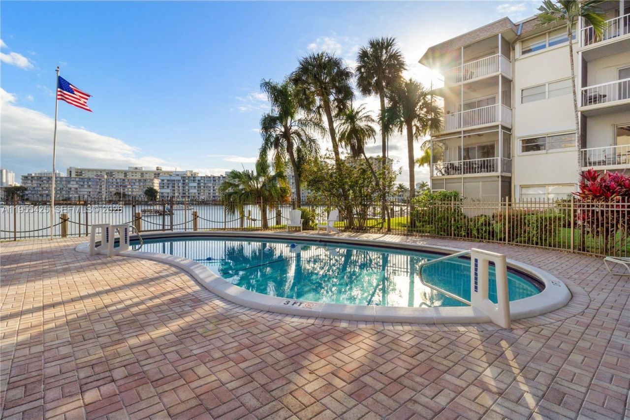 2200 Diana Dr , Unit 205, Hallandale Beach, FL 33009 Photo