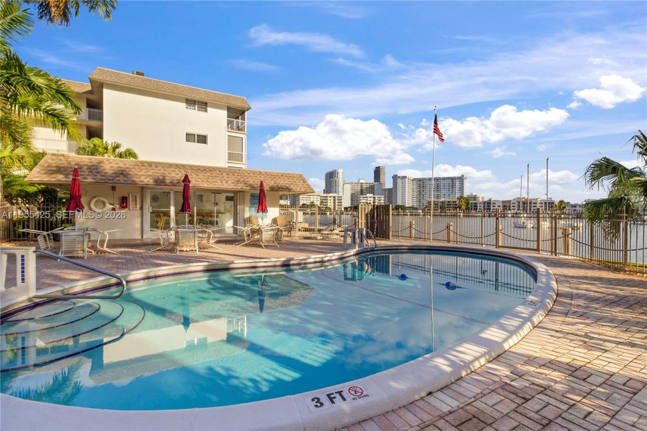 2200 Diana Dr , Unit 205, Hallandale Beach, FL 33009 Photo