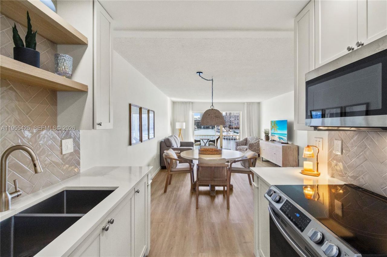 2200 Diana Dr , Unit 205, Hallandale Beach, FL 33009 Photo