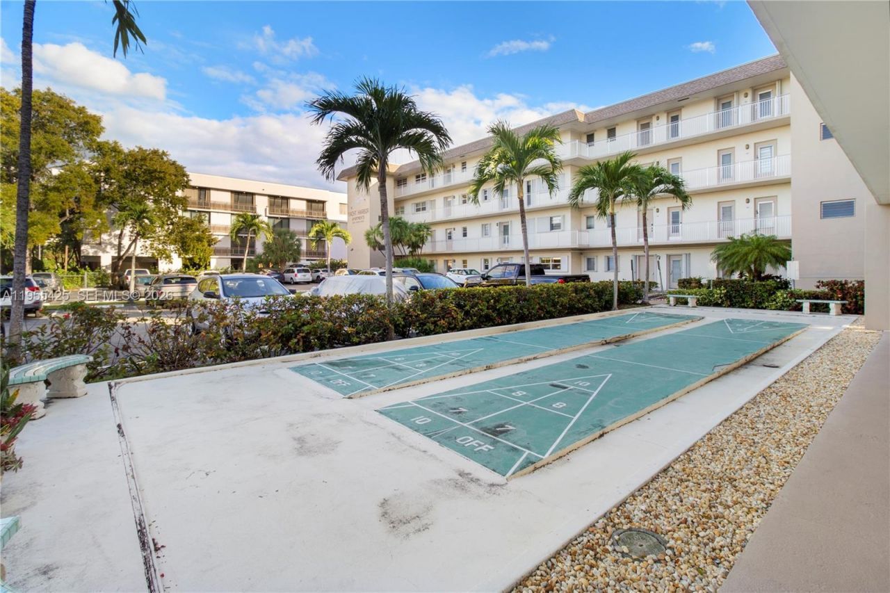 2200 Diana Dr , Unit 205, Hallandale Beach, FL 33009 Photo