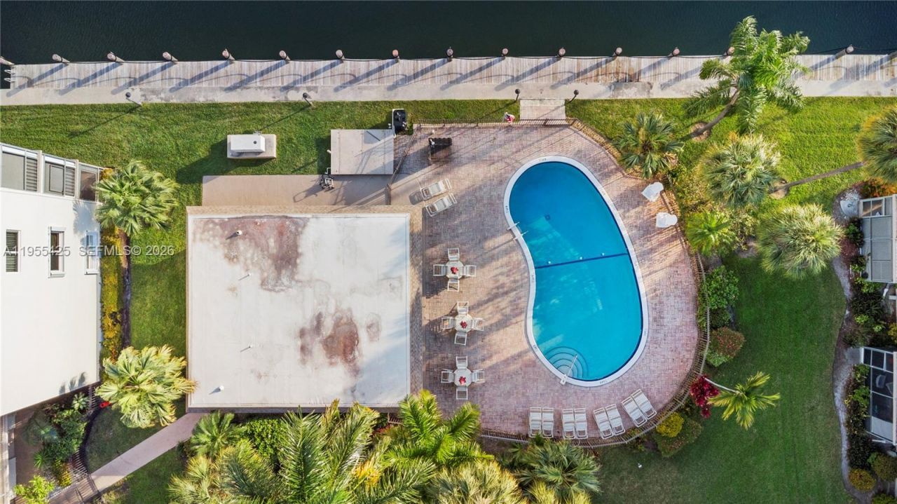 2200 Diana Dr , Unit 205, Hallandale Beach, FL 33009 Photo