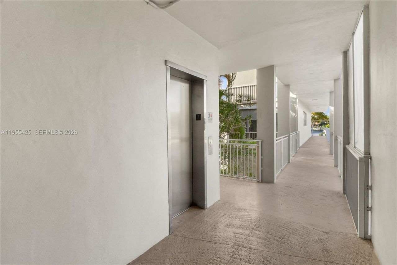 2200 Diana Dr , Unit 205, Hallandale Beach, FL 33009 Photo