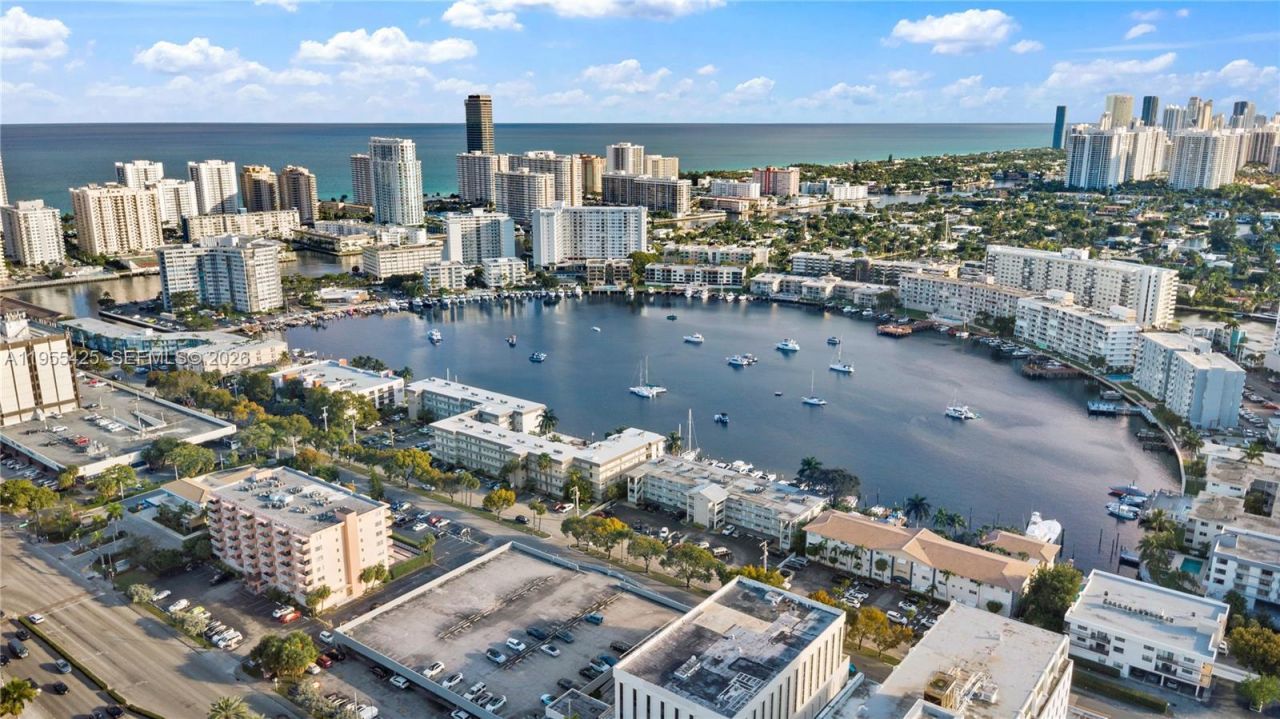 2200 Diana Dr , Unit 205, Hallandale Beach, FL 33009 Photo