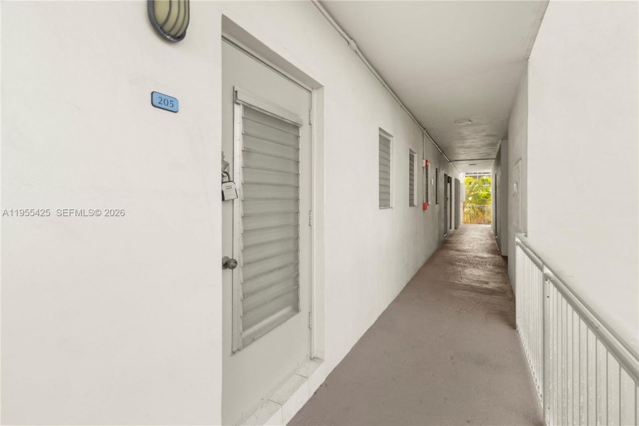 2200 Diana Dr , Unit 205, Hallandale Beach, FL 33009 Photo