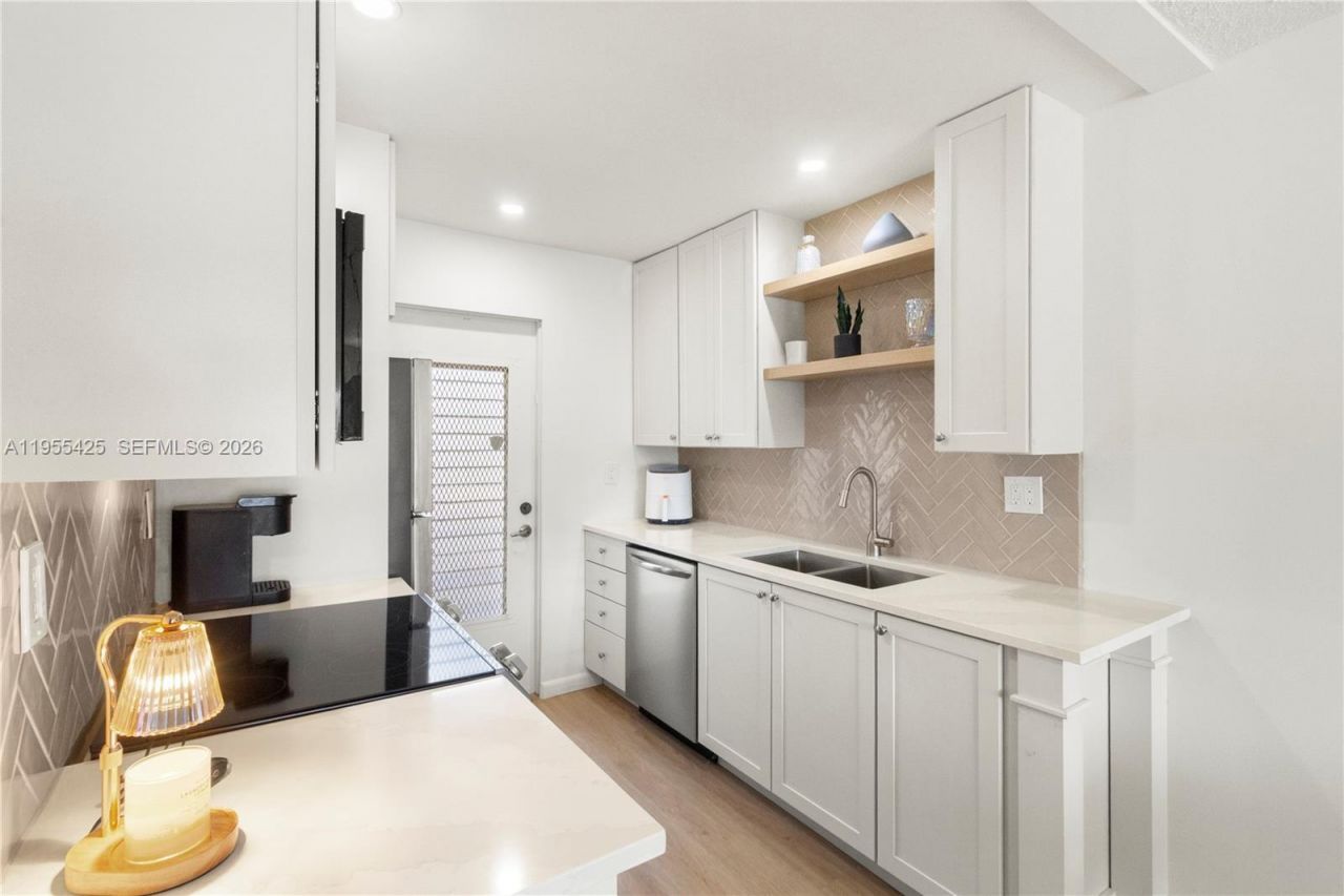 2200 Diana Dr , Unit 205, Hallandale Beach, FL 33009 Photo