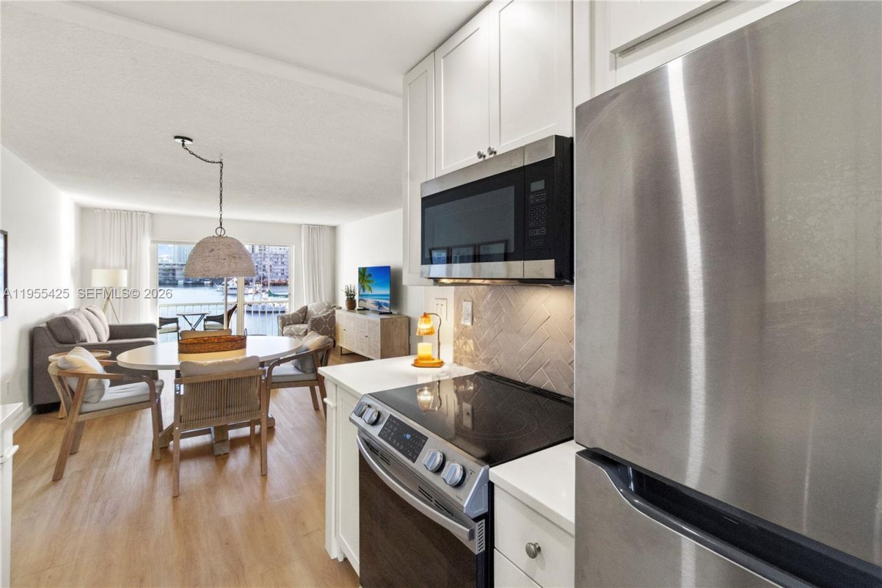 2200 Diana Dr , Unit 205, Hallandale Beach, FL 33009 Photo