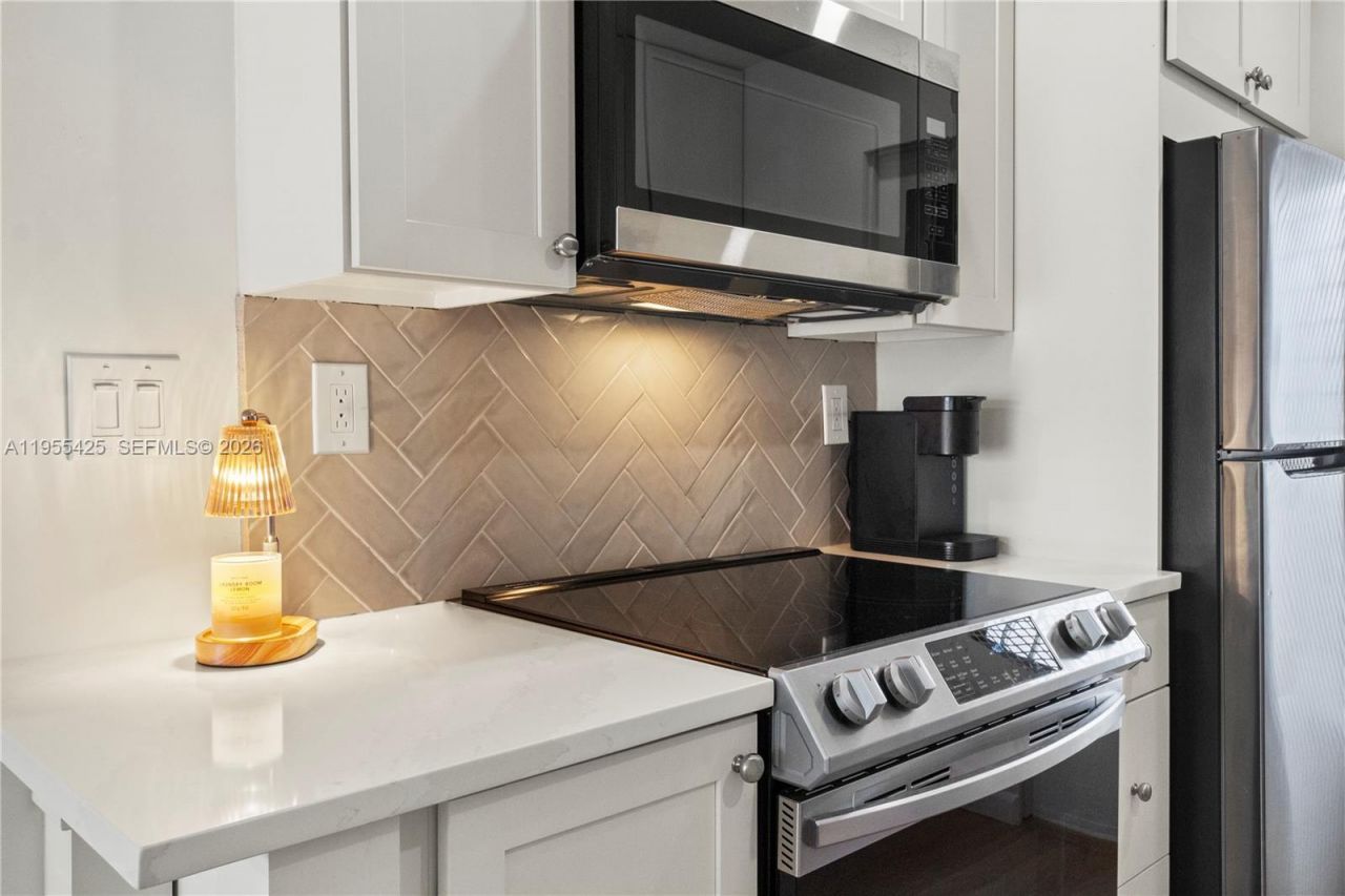 2200 Diana Dr , Unit 205, Hallandale Beach, FL 33009 Photo