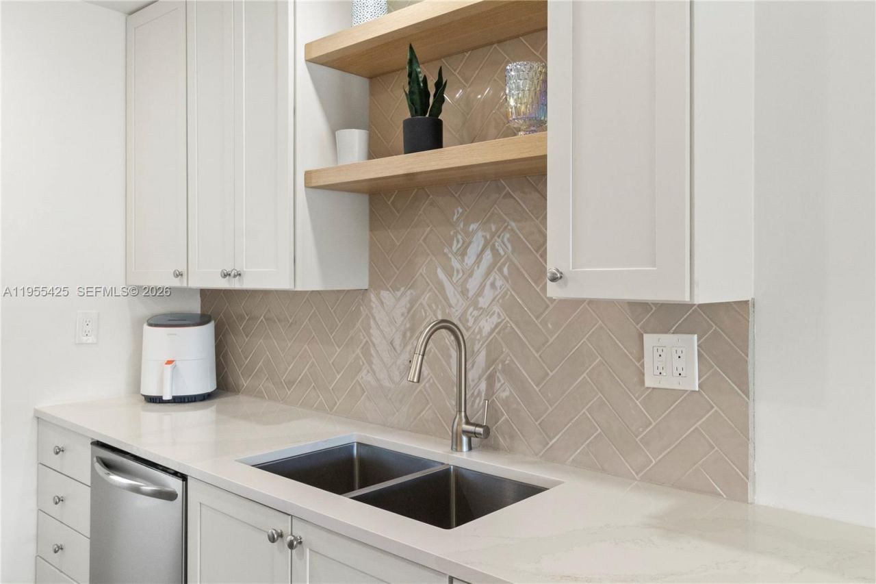 2200 Diana Dr , Unit 205, Hallandale Beach, FL 33009 Photo