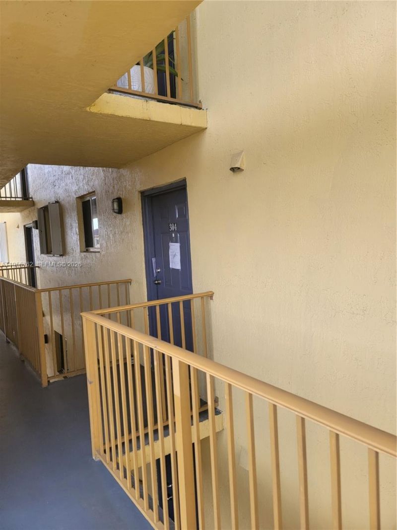 14930 SW 82nd Ter, Unit 16-304, Miami, FL 33193 Photo