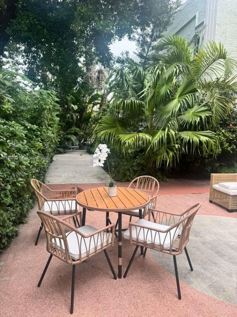 1051 Meridian Ave, Unit 1C, Miami Beach, FL 33139 Photo