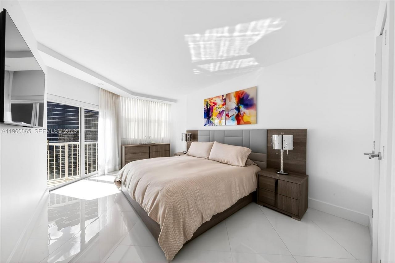 1950 S Ocean Dr, Unit PHN, Hallandale Beach, FL 33009 Photo