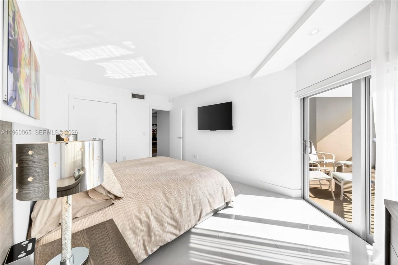 1950 S Ocean Dr, Unit PHN, Hallandale Beach, FL 33009 Photo