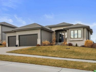 516 Sherwood Drive, Gretna, NE 68028