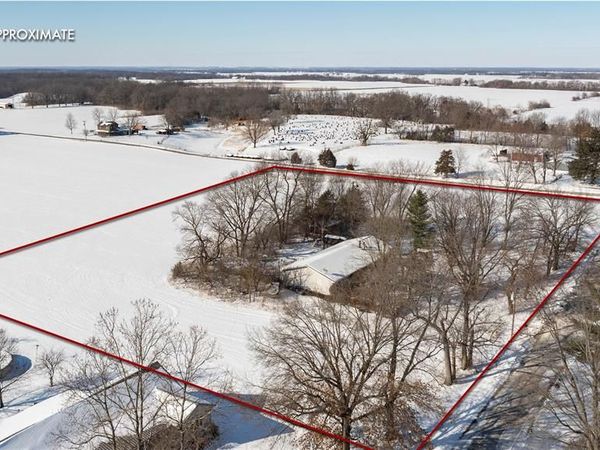 302 N Elm Street, Medora, IL 62063