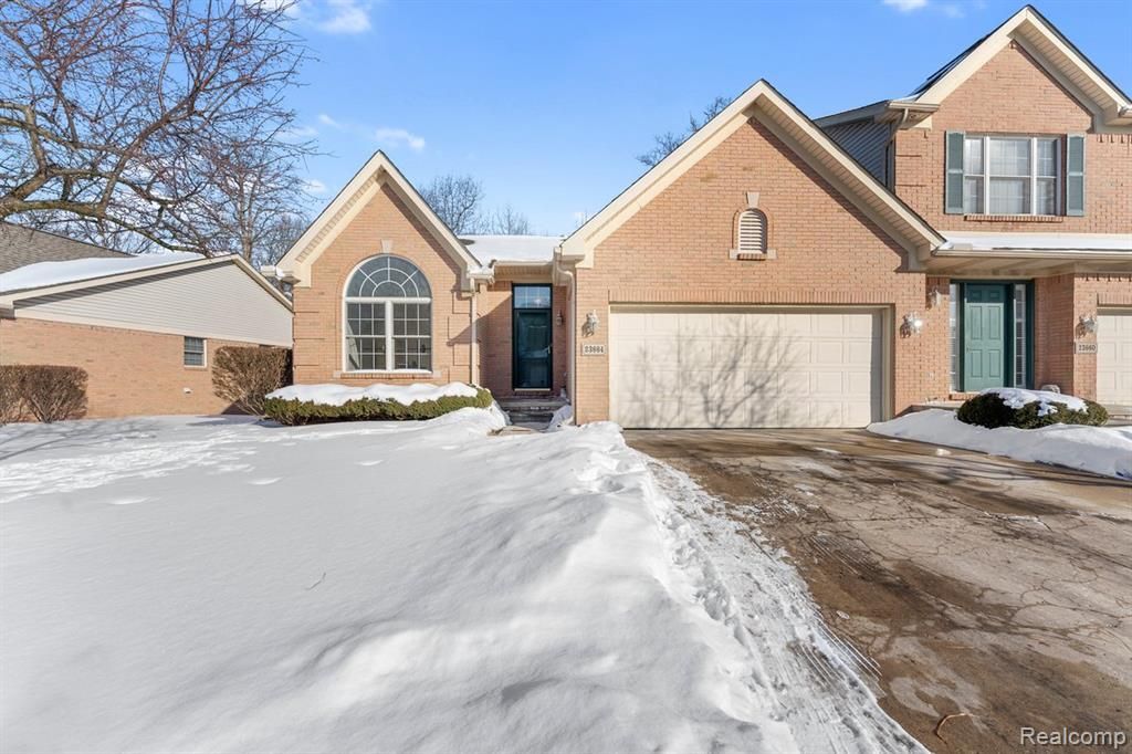 23664 W Lake Circle, Brownstown Township, MI 48183 Main Photo